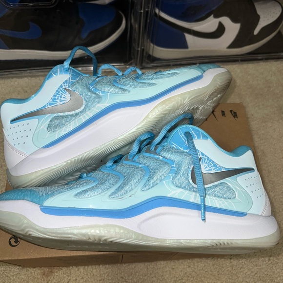 Size 9 - Nike KD 17 Christmas Pack - Picture 3 of 8